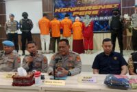 Suasana konferensi pers kasus Brigadir Esco di Mapolres Lobar.