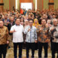 Suasana pose bersama  di sela-sela pembukaan Kongres AFEBI ke-XIII, di Aruna Senggigi Resort & Convention, Senggigi, Lobar, Kamis (27/11/2025).
