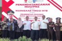 Suasana pose bersama usai penandatanganan MoU antara Pemprov NTB bersama Kejati NTB dan para Bupati/Wali Kota se-NTB mengenai implementasi pidana kerja sosial menuju pemberlakuan Kitab Undang Undang Hukum Pidana (KUHP) atau UU 1/2023 pada 2 Januari 2026 mendatang, yang berlangsung di Pendopo Gubernur NTB, Rabu (26/11/2025).