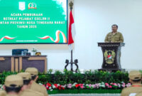 Gubernur NTB, Lalu Muhamad Iqbal saat memberikan sambutan pada acara pembukaan Retreat Pejabat Eselon II di Markas Korem 162/Wira Bhakti, Jumat (28/11/2025).