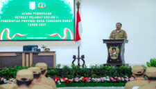 Gubernur NTB, Lalu Muhamad Iqbal saat memberikan sambutan pada acara pembukaan Retreat Pejabat Eselon II di Markas Korem 162/Wira Bhakti, Jumat (28/11/2025).