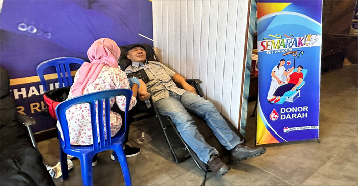 Anggota DPR RI Partai NasDem, H Fauzan Khalid saat ikut donor darah.