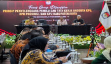 Suasana FGD tentang prinsip penyelenggaraan Pemilu dan tata kerja Anggota KPU, KPU Provinsi dan KPU Kabupaten/ Kota, di Kuta Mandalika, Kabupaten Lombok Tengah (Loteng), Provinsi NTB, Jumat (7/11/2025).