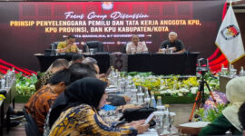 Suasana FGD tentang prinsip penyelenggaraan Pemilu dan tata kerja Anggota KPU, KPU Provinsi dan KPU Kabupaten/ Kota, di Kuta Mandalika, Kabupaten Lombok Tengah (Loteng), Provinsi NTB, Jumat (7/11/2025).