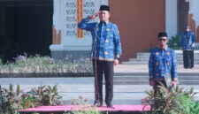 Gubernur NTB, Lalu Muhamad Iqbal saat menjadi pembina upacara Hari Kesadaran Nasional yang digelar di halaman Kantor Gubernur NTB, Senin (17/11/2025).
