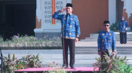 Gubernur NTB, Lalu Muhamad Iqbal saat menjadi pembina upacara Hari Kesadaran Nasional yang digelar di halaman Kantor Gubernur NTB, Senin (17/11/2025).