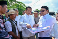 Gubernur NTB, Lalu Muhamad Iqbal saat meninjau pelaksanaan program Oplah di Desa Panujak, Kecamatan Praya Barat, Kabupaten Loteng, Rabu (12/11/2025).