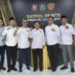 Kasat Pol PP, Dr H Fathul Gani, M.Si dan jajaran saat pose bersama dengan jajaran KI Provinsi NTB.