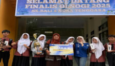 Para siswa dan siswi MAN 1 Lotim yang berhasil meraih juara 2 Olsogi se-Bali dan Nusra yang diselenggarakan oleh Unram, Ahad (9/11/2025).