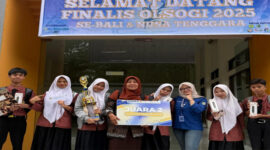 Para siswa dan siswi MAN 1 Lotim yang berhasil meraih juara 2 Olsogi se-Bali dan Nusra yang diselenggarakan oleh Unram, Ahad (9/11/2025).