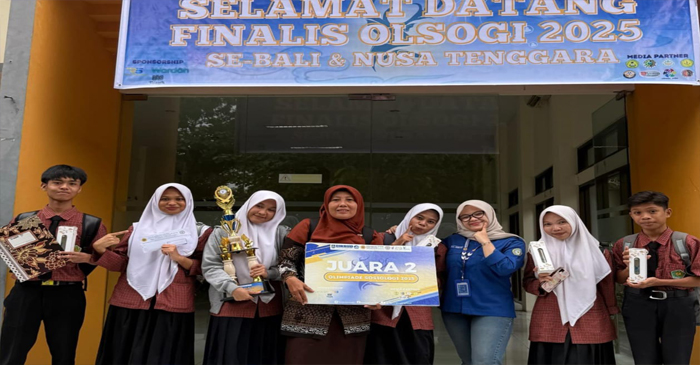 Para siswa dan siswi MAN 1 Lotim yang berhasil meraih juara 2 Olsogi se-Bali dan Nusra yang diselenggarakan oleh Unram, Ahad (9/11/2025).