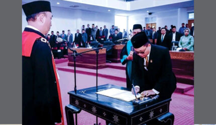 Pengambilan Sumpah/Janji Pimpinan DPRD Loteng