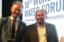 Prof Yusron Saadi, S.T., M.Sc., Ph.D., (kanan) bersama Mr. Alan AtKisson Executive Secretary sekaligus Chief Executive Officer (CEO) The Global Water Partnership (kiri) saat mengikuti 10th World Water Forum di Bali International Convention Center tanggal 18-25 Mei 2024.