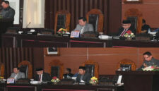 Suasana rapat paripurna III masa sidang I rapat ke-1 DPRD Lotim, pada Senin (17/11/2025).