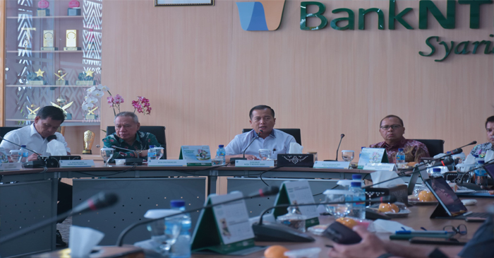 Gubernur NTB, Lalu Muhamad Iqbal saat memimpin Rakor dengan sejumlah stakeholders dan Forkopimda, untuk persiapan menyambut perayaan Nataru.