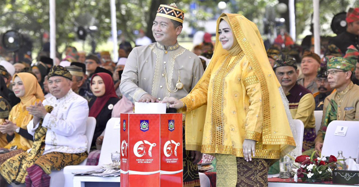 Gubernur NTB, Lalu Muhamad Iqbal didampingi Wagub NTB, Hj Indah Dhamayanti Putri saat syukuran HUT NTB ke-67 di halaman Kampus IPDN NTB, Puyung–Praya, Kabupaten Lombok Tengah, Rabu (17/12/2025). 