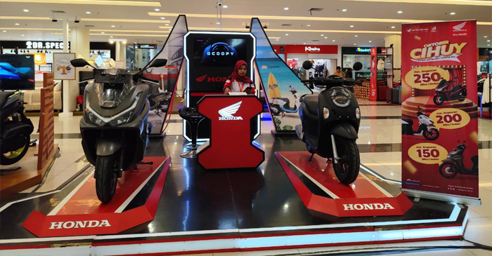 Suasana pameran sepeda motor Honda di Lombok Epicentrum Mall.