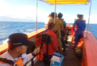 Tim SAR gabungan sampai hari ini, Selasa (2/12/2025) masih mencari korban loncat dari Kapal Ferry jurusan Poto Tano Sumbawa - Kayangan Lombok Timur.