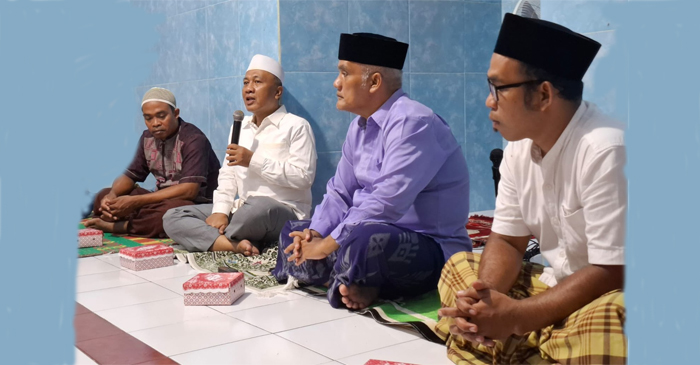 Anggota DPR RI Fraksi NasDem, H Fauzan Khalid (dua dari kiri) saat menggelar kegiatan reses, di Desa Dasan Tereng, Kecamatan Narmada, Lombok Barat, pada Sabtu malam (20/12/2025).