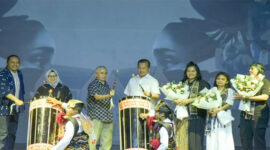 Gubernur NTB, Lalu Muhamad Iqbal saat menghadiri acara Festival Teater Indonesia (FTI), di Taman Budaya NTB. Rabu (10/12/2025).