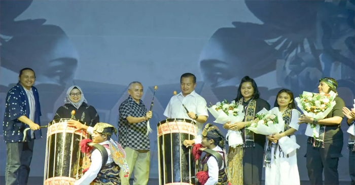 Gubernur NTB, Lalu Muhamad Iqbal saat menghadiri acara Festival Teater Indonesia (FTI), di Taman Budaya NTB. Rabu (10/12/2025).