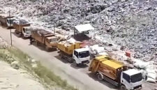 Kondisi truk sampah mengular berjam-jam di TPA Kebon Kongok.