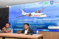 Corporate Communication Strategy Lion Air Group, Danang Mandala Prihantoro (kiri) dan General Manager (GM) Angkasa Pura I BIZAM Lombok, Aidil Philip Julian (kanan).