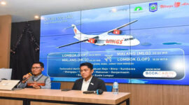 Corporate Communication Strategy Lion Air Group, Danang Mandala Prihantoro (kiri) dan General Manager (GM) Angkasa Pura I BIZAM Lombok, Aidil Philip Julian (kanan).