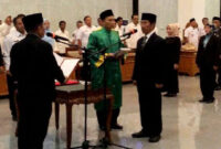 Suasana pelantikan dan pengambilan sumpah jabatan sejumlah pejabat eselon II lingkup Pemkab Lobar, di aula Bupati Lobar, Rabu (31/12/2025).