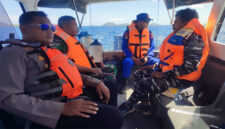 Tim SAR gabungan terus berupaya mencari seorang penumpang yang dilaporkan jatuh dari KMP Belida.