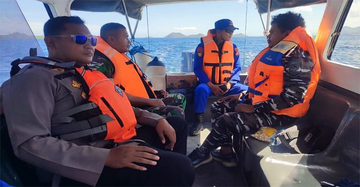 Tim SAR gabungan terus berupaya mencari seorang penumpang yang dilaporkan jatuh dari KMP Belida.