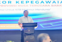 Gubernur Iqbal memberikan sambutan saat membuka Musrenbangkom dan Rakor Kepegawaian, di Hotel Astoria Lombok, Senin (8/12/2025).