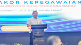 Gubernur Iqbal memberikan sambutan saat membuka Musrenbangkom dan Rakor Kepegawaian, di Hotel Astoria Lombok, Senin (8/12/2025).