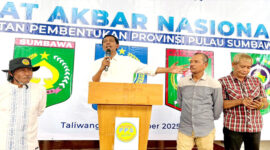 Presiden Aliansi PPS, Muhammad Sahril Amin Dea Naga (di atas podium).