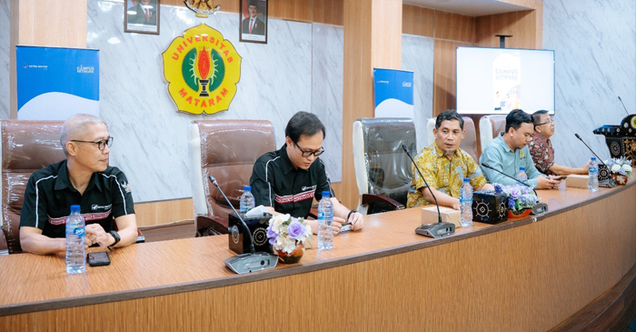 Suasana kegiatan program Astra Motor Campus Network, di Fakultas Teknik Unram.