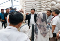 Plh Sekda NTB, Lalu Moh. Faozal, bersama TPID saat melakukan peninjauan langsung ke sejumlah titik rantai pasok pangan, Rabu (21/1/2026).