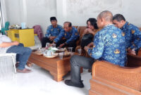 Suasana kunjungan silaturrahmi Kesbangpoldagri Kabupaten Lobar di Kantor Sekretariat DPD Partai Golkar Kabupaten Lobar, yang diterima langsung oleh Sekretaris DPD Partai Golkar Kabupaten Lobar, Adi Subardi, pada Senin (19/1/2026).