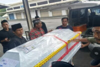 Jenazah seorang warga Sasak asal Kabupaten Lombok Tengah (Loteng) yang meninggal dunia di Kabupaten Merauke, Provinsi Papua Selatan, saat dipulangkan ke Lombok.