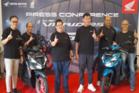 Managemen Astra Motor NTB pose bersama di sela-sela acara Press Conference Honda Vario 125, di Acibara Coffe, Rembiga, Kota Matara, Sabtu (10/1/2026).