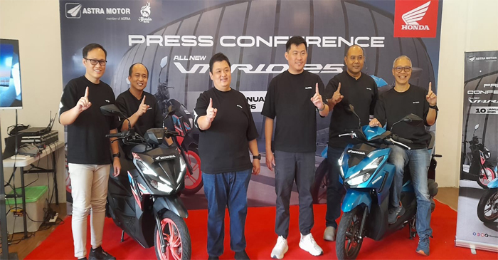 Managemen Astra Motor NTB pose bersama di sela-sela acara Press Conference Honda Vario 125, di Acibara Coffe, Rembiga, Kota Matara, Sabtu (10/1/2026).