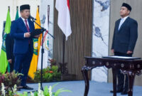 Gubernur NTB, Lalu Muhamad Iqbal, saat mengukuhkan Kepala Perwakilan BPKP NTB yang baru, Adrian Puspawijaya, di Pendopo Gubernur NTB, Selasa (10/2/2026).