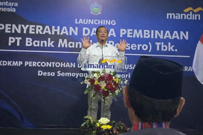 Gubernur NTB, Lalu Muhamad Iqbal saat memberikan sambutan pada acara penyerahan dana pembinaan dari Bank Mandiri, di Desa Semoyang, Kamis (5/2/2026).
