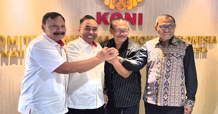 Ketua KONI NTB, H Mori Hanafi saat pose bersama di sela-sela Rakor Persiapan PON XXII/2028 di Kantor KONI Pusat, Jakarta, pada Jumat (27/2/2026)