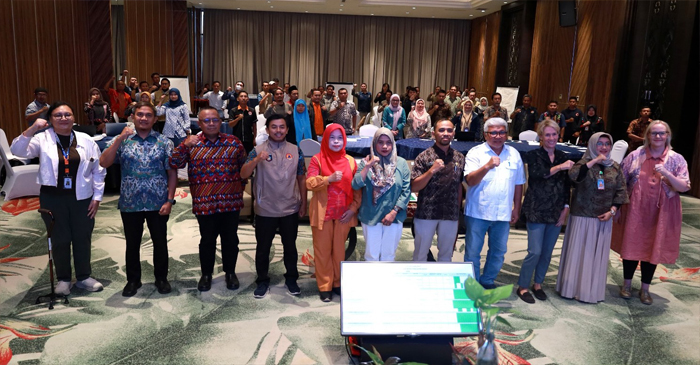 Suasana pose bersama di sela-sela Kick Off Rencana Kerja Tahunan (RKT)/Annual Working Plan (AWP) 2026, di Mataram, Kamis (26/2/2026).
