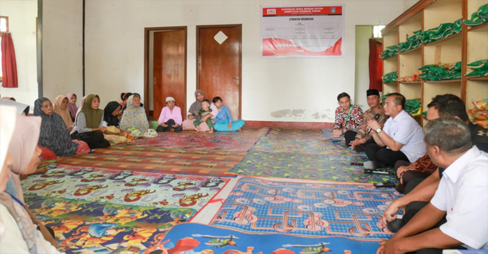 Gubernur NTB, Lalu Muhamad Iqbal saat berkunjung ke Koperasi Desa Merah Putih (KDMP) Jembatan Kembar Timur, Kecamatan Lembar, Kabupaten Lombok Batat (Lobar), Kamis (26/2/2026)
