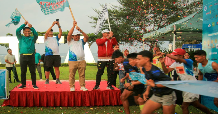 Suasana pelepasan pesera lari kategori 8 kilometer dalam ajang Merumatta Coast Trail 2026, di Senggigi, Lombok Barat, Minggu (8/2/2026). 