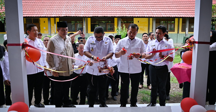 Gubernur NTB, Lalu Muhamad Iqbal, saat meresmikan Ruang Praktik Siswa (RPS) bidang kuliner di SMKN 1 Tanjung, Kabupaten Lombok Utara (KLU), pada Rabu (25/2/2026).