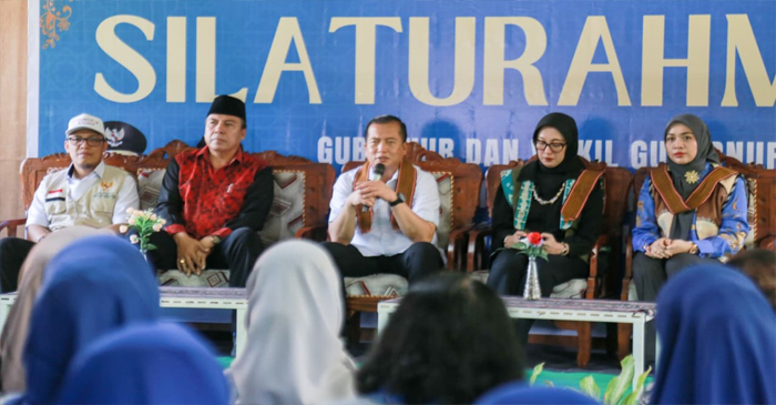 Gubernur NTB, Lalu Muhamad Iqbal, saat mengunjungi SMKN 1 Gerung dalam rangka Safari Ramadan 1447 Hijriah.