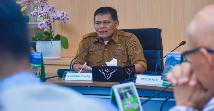 Plh Sekda NTB, HL Moh. Faozal mewakili Gubernur NTB saat FGD di Gedung Bank NTB Syariah, Selasa (24/2/2026).