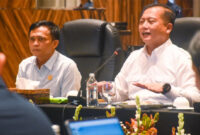 Gubernur NTB, Lalu Muhamad Iqbal (kanan) didampingi Bupati Loteng, HL Pathul Bahri (kiri).